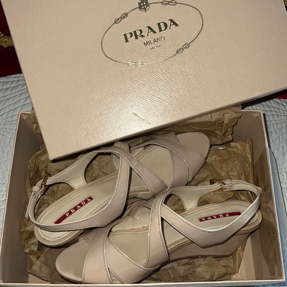 Authentic Prada logo sandals - Picture 2 of 13